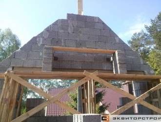 Строительство коттеджа с мансардой и цоколем в поселке Криничный 